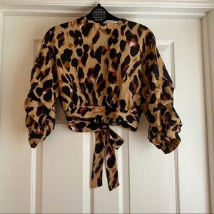 Leopard print ruffle cropped blouse